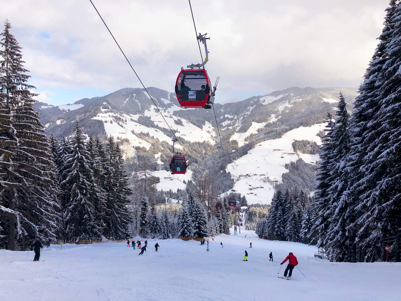 Skiën op de piste in Ski Juwel