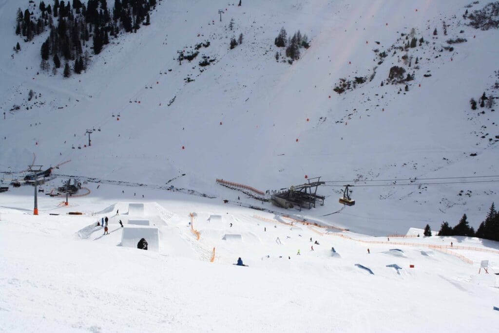 Jeder Funpark besteht aus den coolsten Hindernissen zum Freestyle-Skifahren!