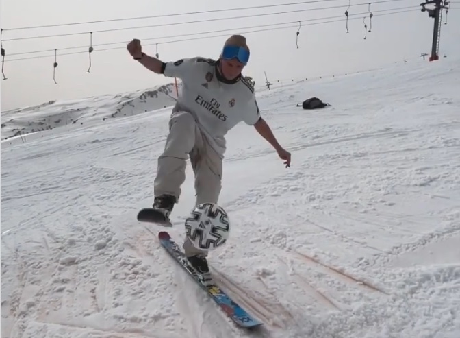Bal hooghouden op ski's