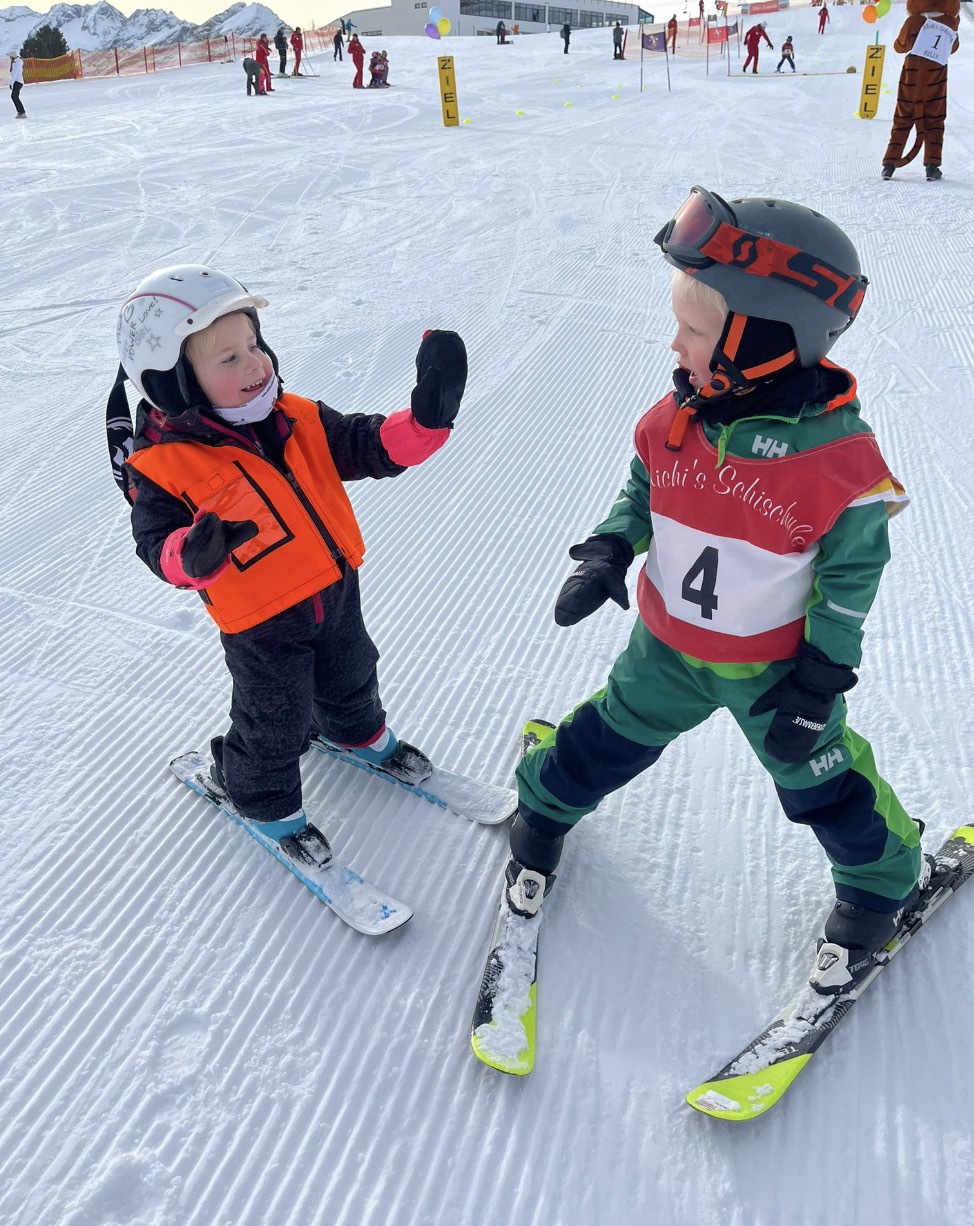 Skikleding voor baby dreumes peuter en kleuter waar moet je op letten