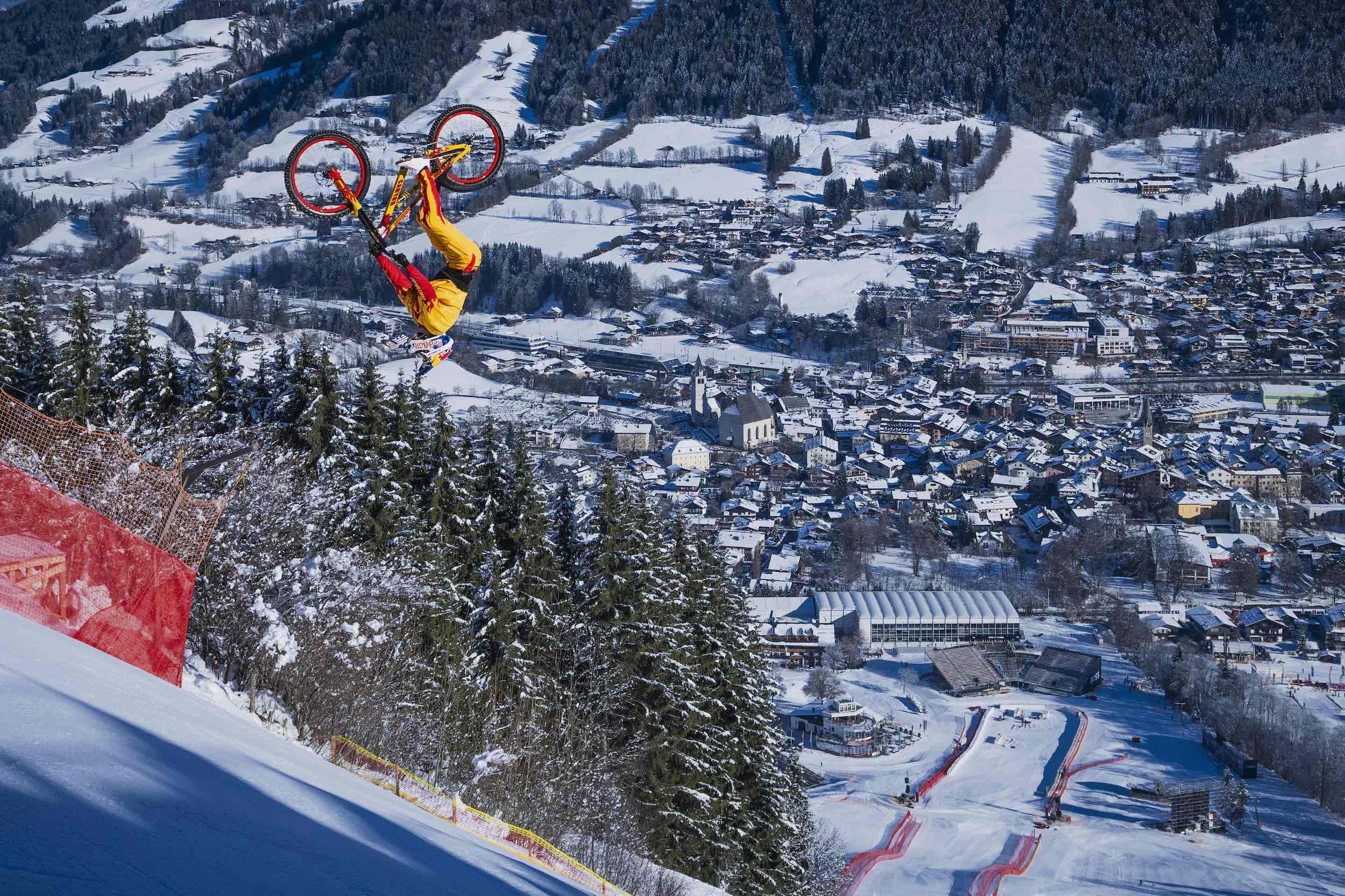 Op mountainbike de Streif naar beneden